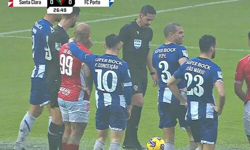 Διακοπή στο παιχνίδι λόγω βροχόπτωσης thumb