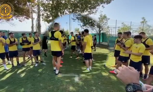 Πρώτα του τραγούδησαν και μετά… ξύλο (video) thumb