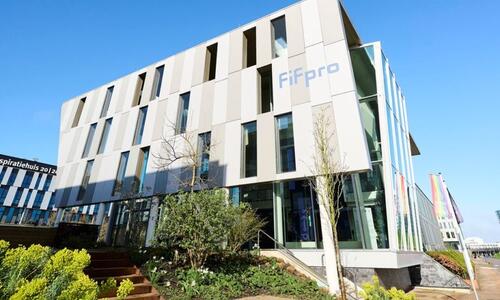 FIFPro σε ΚΟΠ: «Οι παίκτες μπορούν να τερματίσουν μονομερώς τη σύμβαση τους» thumb