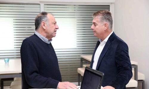 «Δεν είμαστε ιθαγενείς πάνω στα δέντρα και περιμένουμε να μας μαστιγώσει» thumb