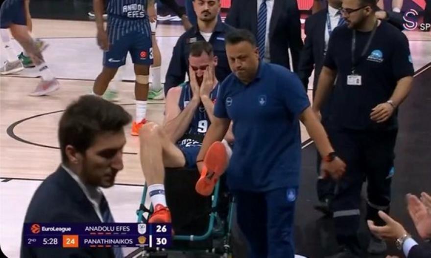 Σοκ με Παπαγιάννη - Τραυματίστηκε σοβαρά στο γόνατο και αποχώρησε κλαίγοντας thumb