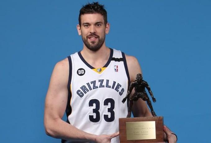 Δεν ξεχνάει ο Λεμπρόν: «Ο Μαρκ Γκασόλ έχει ένα... δικό μου βραβείο στο σπίτι του» (pic) thumb