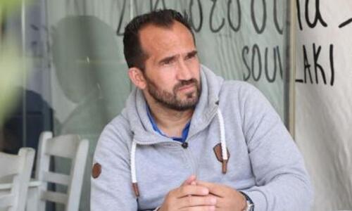 Η πρώτη ομάδα στην προπονητική καριέρα του Γκέκα  thumb