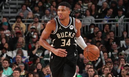 NBA: Πέμπτη σε πωλήσεις η φανέλα του Γιάννη thumb