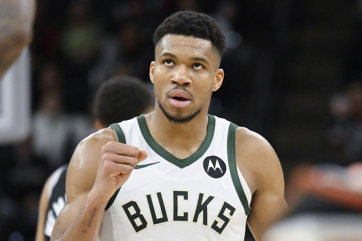 Απίστευτος Γιάννης - Έγραψε ιστορία με τη φανέλα των Μπακς thumb