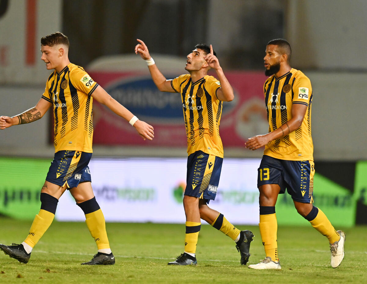 Καρμιώτισσα-ΑΕΛ 1-2: Ασταμάτητο τρένο με Γιανέφσκι! thumb
