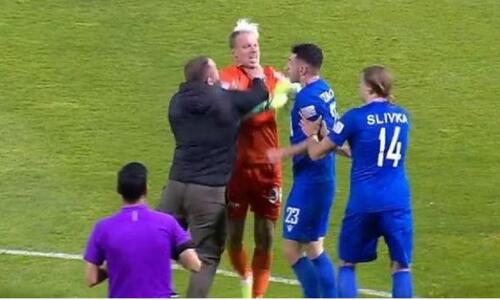 «Φουσκωτός» της Λαμίας έπιασε από τον λαιμό τον τερματοφύλακα του Λεβαδειακού! thumb