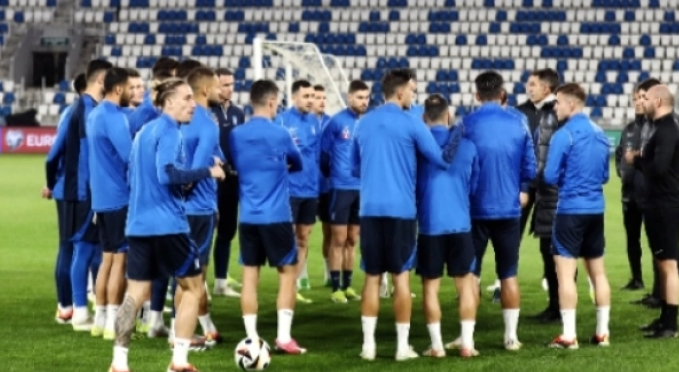 Οι Γεωργιανοί πέταξαν πυροτεχνήματα έξω από το ξενοδοχείο της εθνικής Ελλάδας thumb