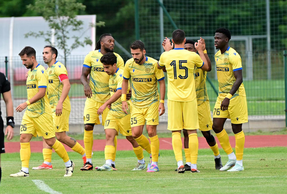 ΑΕΛ - Νέφτσι Μπακού 2-2: Βελτιωμένη, έχασε τη νίκη στο... τσακ thumb