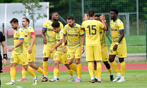 ΑΕΛ - Νέφτσι Μπακού 2-2: Βελτιωμένη, έχασε τη νίκη στο... τσακ thumb