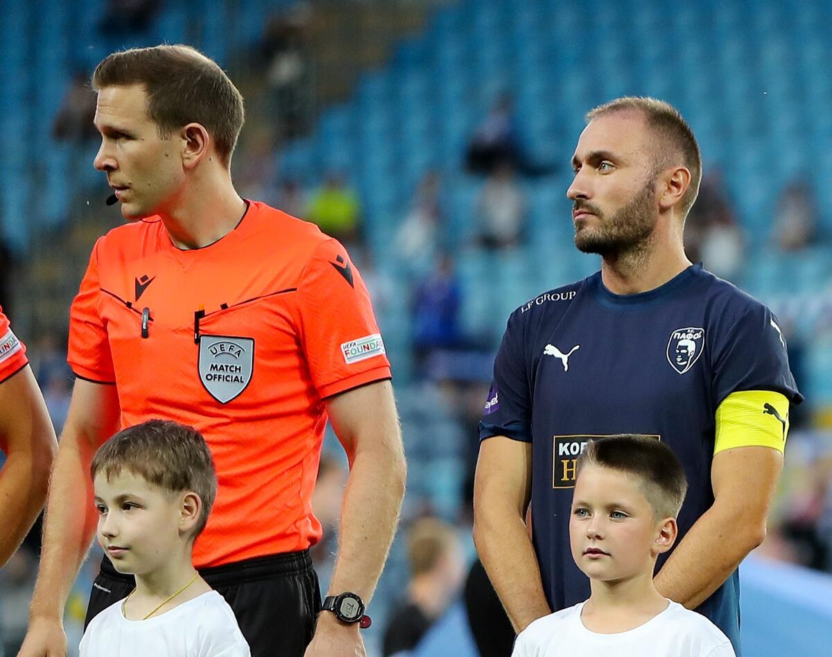 Έδωσε πέναλτι και το πήρε πίσω! thumb