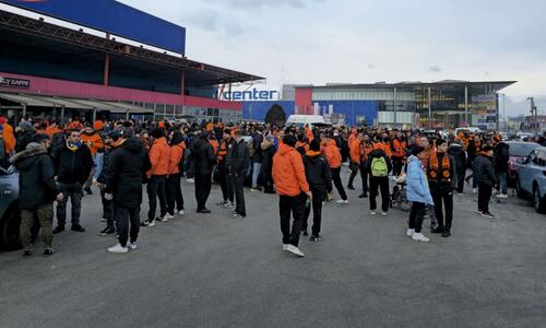 Βίντεο ST: «Ζεσταίνονται» με συνθήματα πριν το γήπεδο οι ΑΠΟΕΛίστες thumb