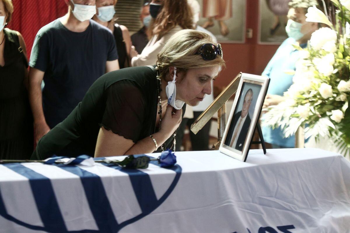 Το τελευταίο αντίο στον «Εθνικάρα» στο νεκροταφείο του Σχιστού thumb