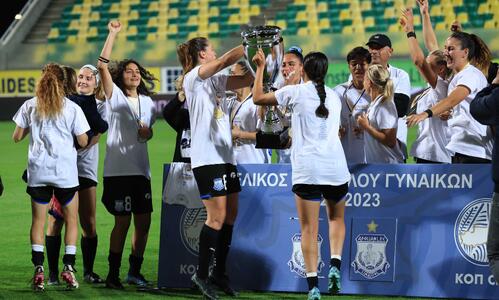 ΦΩΤΟΣ: Η απονομή στην Κυπελλούχο ομάδα Apollon Ladies! thumb