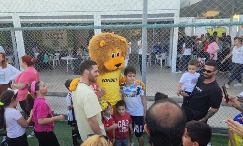 Παίκτες και μασκότ της ΑΕΛ σε ποδοσφαιρικό τουρνουά! (pics) thumb