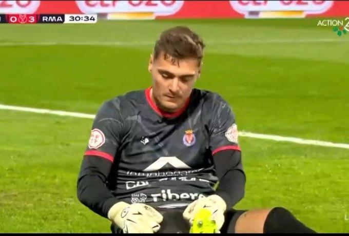 Φοβερός: Έκανε 17 αποκρούσεις κόντρα στην Ρεάλ! thumb
