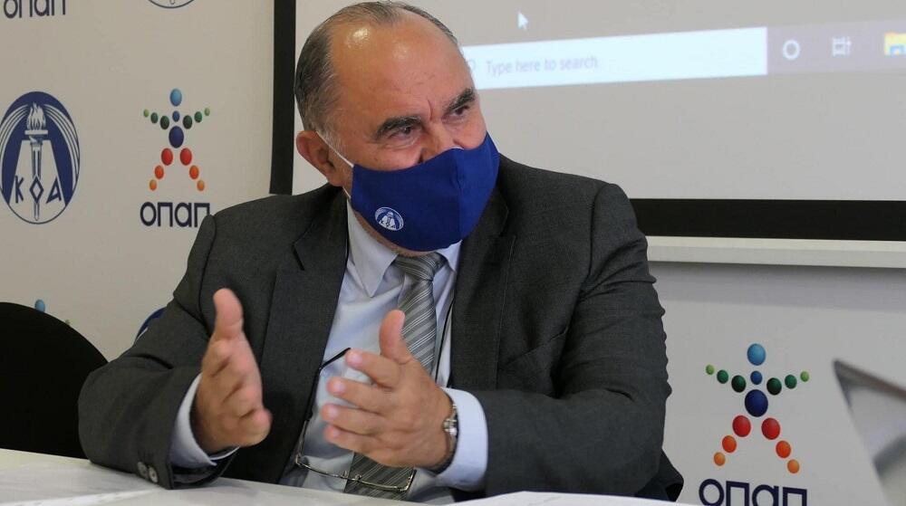 Ο Πρόεδρος του ΚΟΑ βράβευσε τους εθελοντές του Μαραθωνίου Λεμεσού thumb
