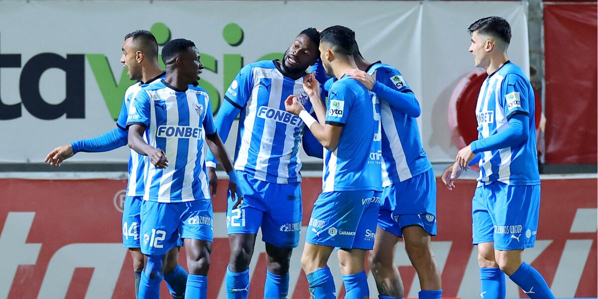 Νέα Σαλαμίνα - Ανόρθωση 0-3: Με τριάρα το βαρωσιώτικο «βάφτηκε»... μπλε! thumb