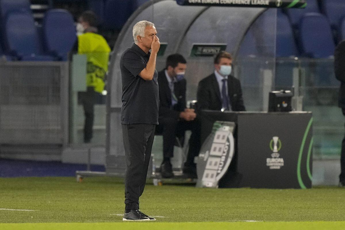 Μουρίνιο σε δημοσιογράφους: «Δεν θα μιλήσω για μεταγραφές που θέλετε εσείς!» thumb