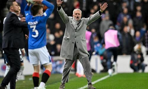«Καρφιά» Μουρίνιο για διαιτησία: «Ακόμη πληρώνω την αποβολή» thumb