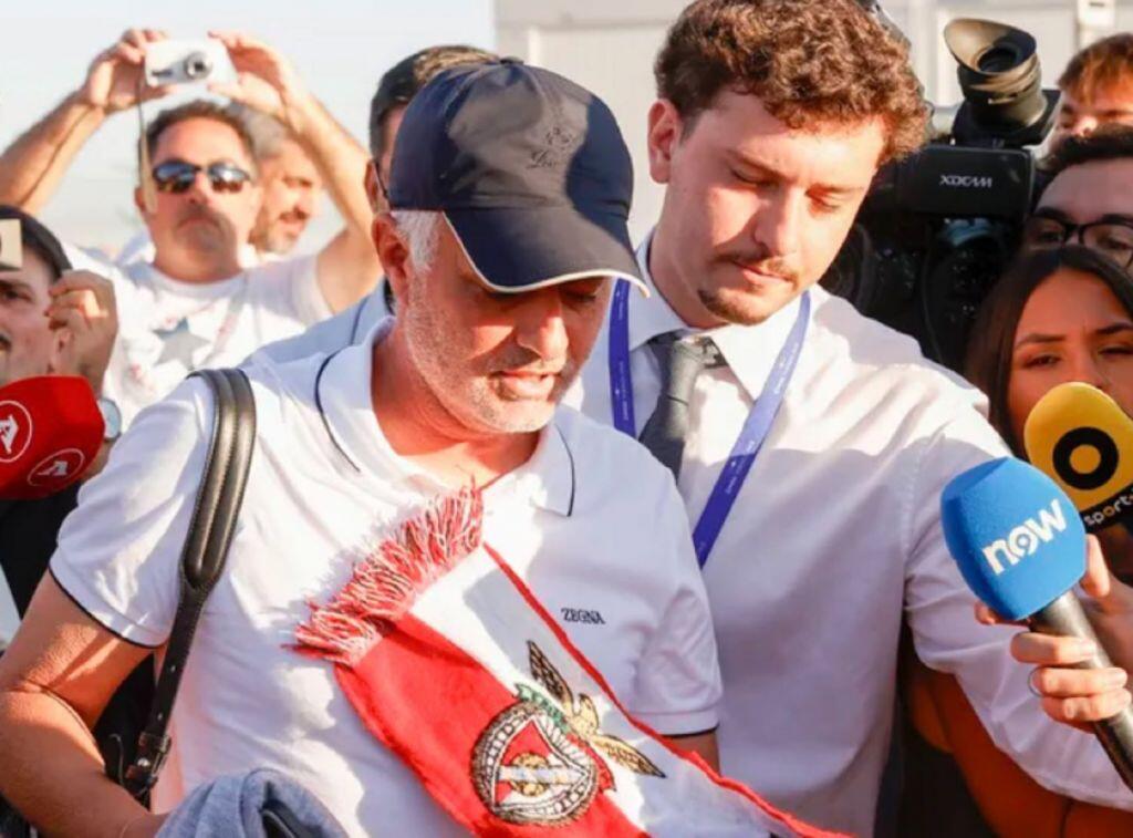 Μουρίνιο: «Ποιος μπορεί να πει “όχι” στη Μπενφίκα;» thumb