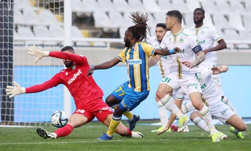Δίνει πιθανότητες για τον τίτλο: «50-35-15...» thumb