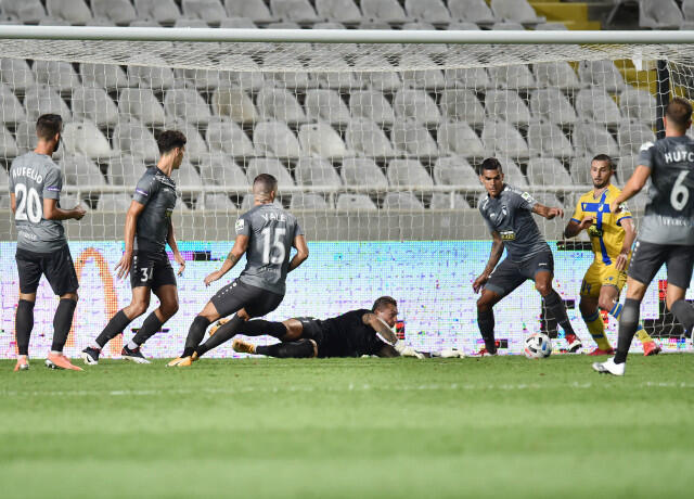 ΑΠΟΕΛ-Πάφος 0-1: Του «έκλεισε» το σπίτι με 10! thumb
