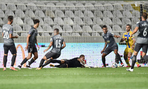 ΑΠΟΕΛ-Πάφος 0-1: Του «έκλεισε» το σπίτι με 10! thumb