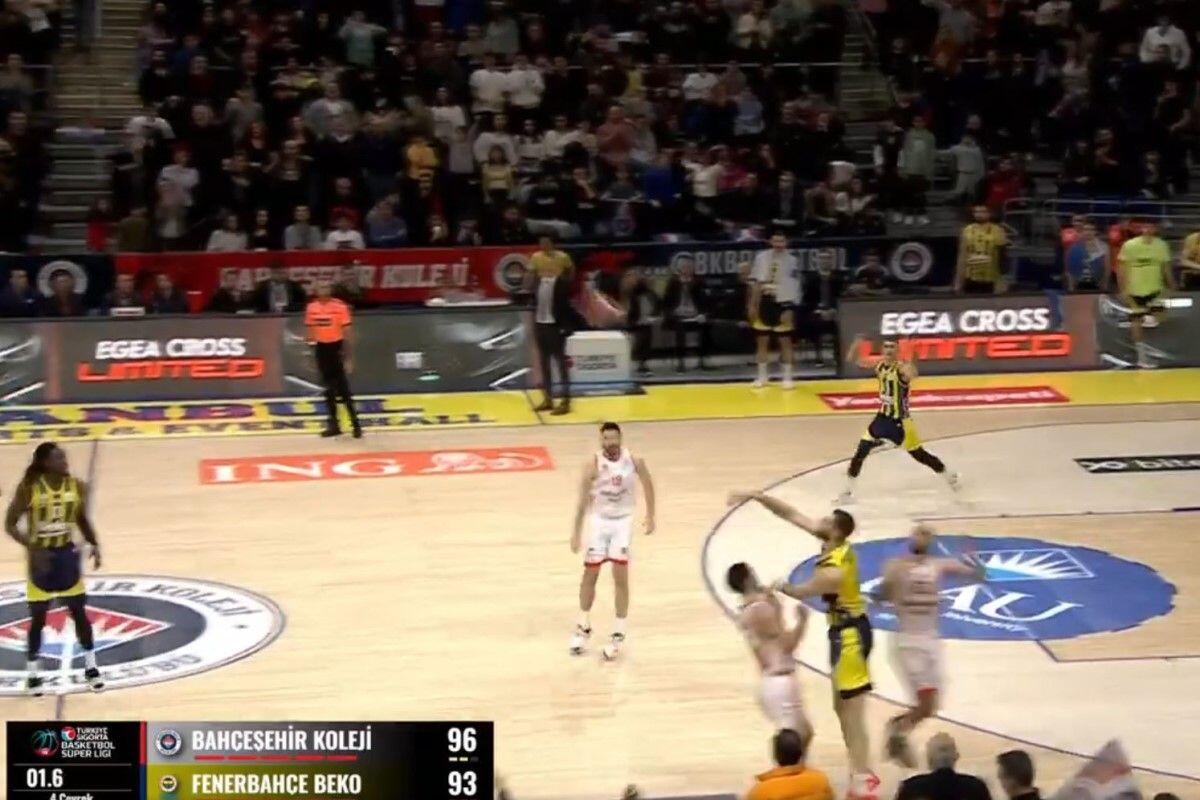 Αδιανόητο buzzer-beater τρίποντο του Παπαγιάννη! (ΒΙΝΤΕΟ) thumb