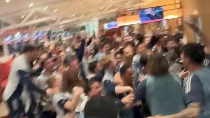 Έτσι ξέσπασαν οι παίκτες της Άρσεναλ μόλις πήραν τον τίτλο! (vid) thumb