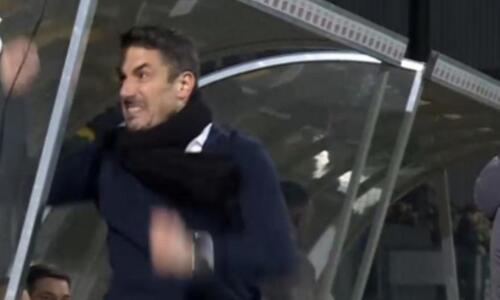 Διέλυσε τον πάγκο του μετά το 3-0 thumb