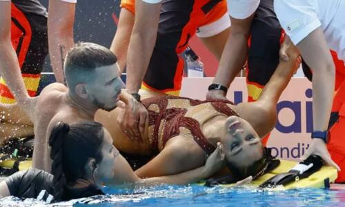 Παγκόσμιο Υγρού Στίβου: Αθλήτρια έχασε τις αισθήσεις της μέσα στην πισίνα... thumb