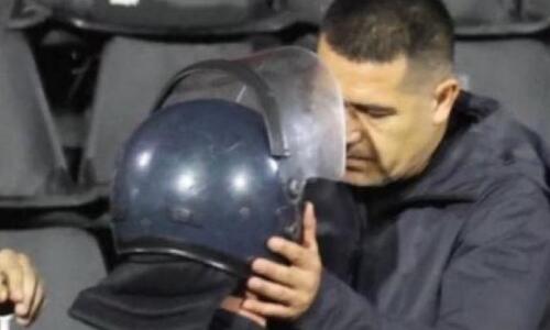 Ο Ρικέλμε μπήκε στη μέση για να σταματήσει επεισόδια οπαδών (vid) thumb