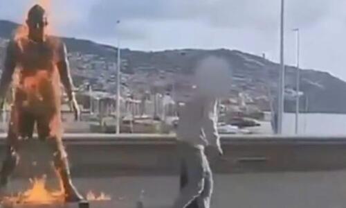 Άνδρας πυρπολεί το άγαλμα του Κριστιάνο Ρονάλντο στη Μαδέιρα! (vid) thumb