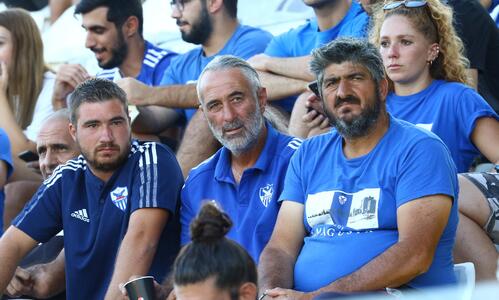 Πήραν χρώμα οι εξέδρες του 