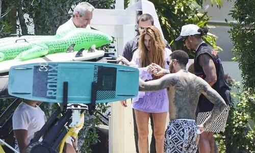 Σακίρα - Χάμιλτον: Το νέο hot ζευγάρι στη σόουμπιζ; thumb
