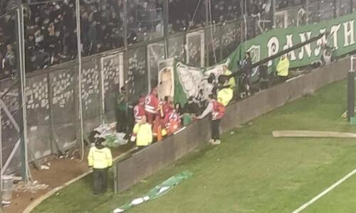 Με φορείο φίλος του Παναθηναϊκού μπροστά στη θύρα 13 thumb