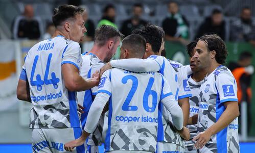 Θέλει να επαναλάβει εαυτό  thumb