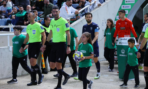Ενοχλημένοι στην Ομόνοια με τις δηλώσεις Θεοχάρους thumb
