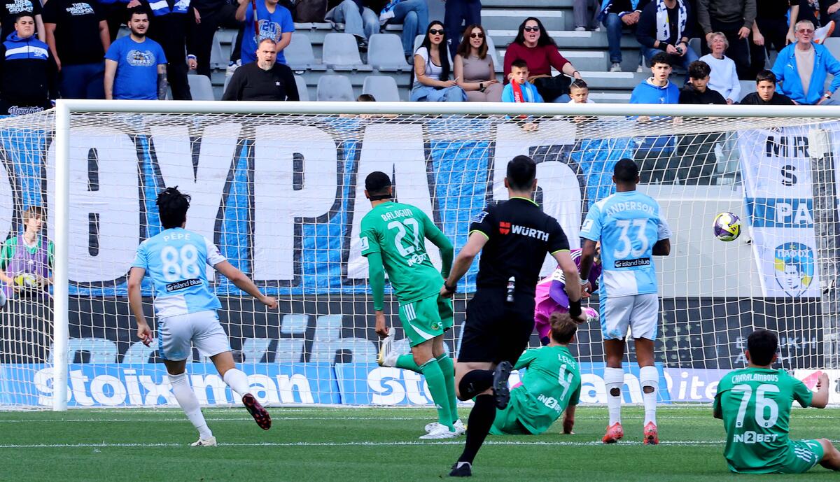 Στιγμιότυπα: Το ισόπαλο 1-1 ανάμεσα σε Άρη και Πάφο στη Λεμεσό thumb