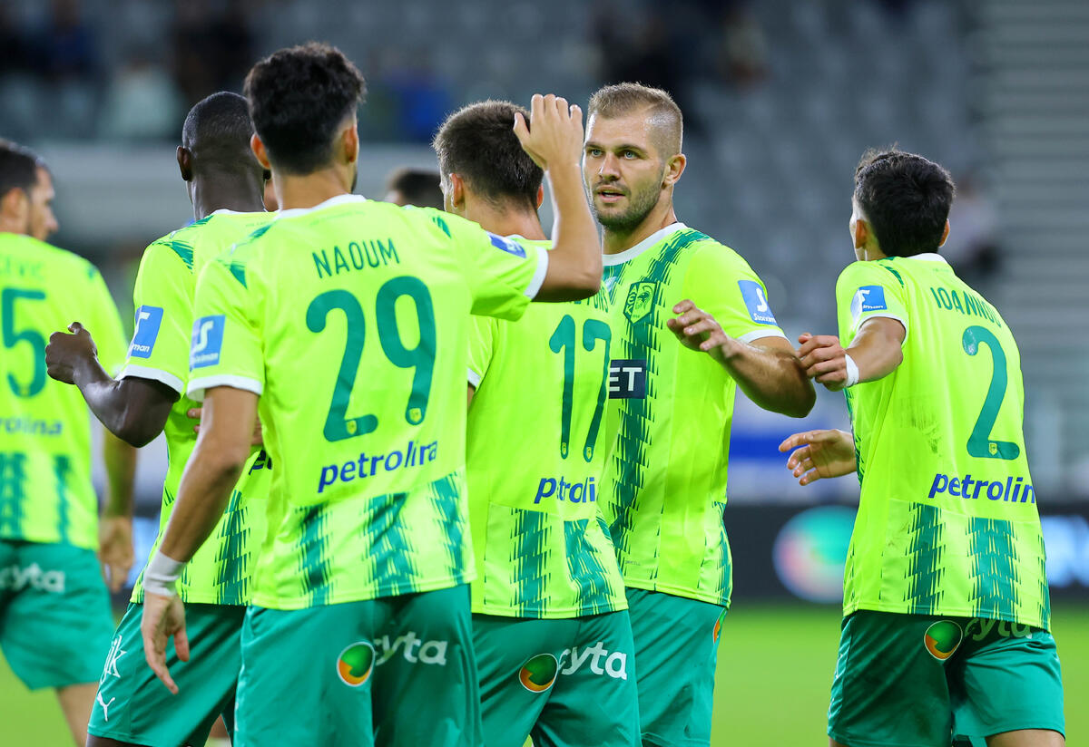 Απόλλων-ΑΕΚ 1-2: Το έφερε «τούμπα» και «απέδρασε» από τη Λεμεσό! thumb