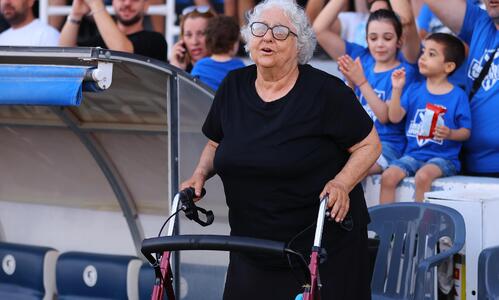 Οργάνωσε τους «Μαχητές» η γιαγιά Φωτεινή! (ΒΙΝΤΕΟ ST) thumb