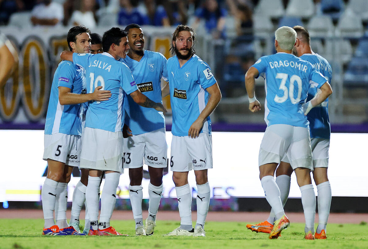 Κοντεύει... μια ντουζίνα thumb