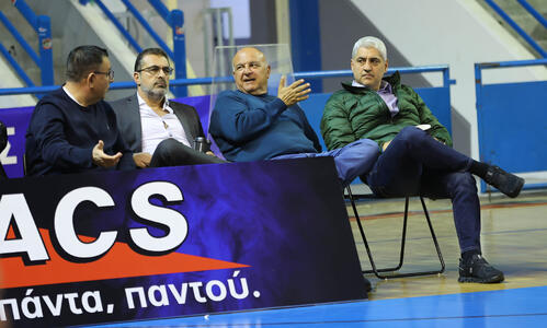 Δίπλα τους... thumb