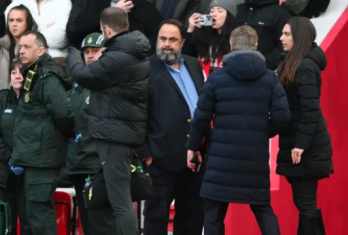 Βίντεο: Η στιγμή που ο Μαρινάκης περίμενε στην είσοδο του τούνελ τον διαιτητή thumb