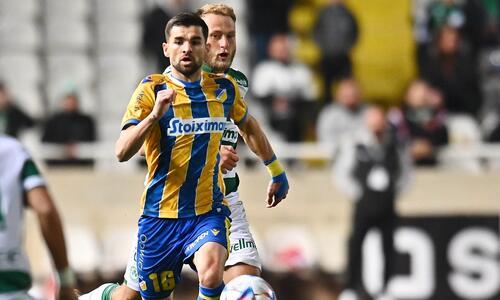 Χτύπημα στο κεφάλι κι αναγκαστική αλλαγή για τον ΑΠΟΕΛ! thumb