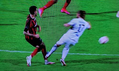 Απίστευτο τρία στα τρία! Κόκκινη στον Χριστοφή για φάουλ αλά... Βαρέλα! thumb