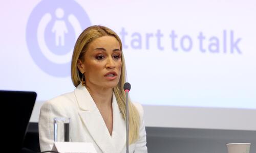 Η κατάθεση ψυχής της Καρολίνας Πελενδρίτου στο Συνέδριο Start to talk!  thumb