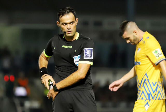 «To VAR έπρεπε να επέμβει και να πει ότι ήταν κόκκινη» thumb