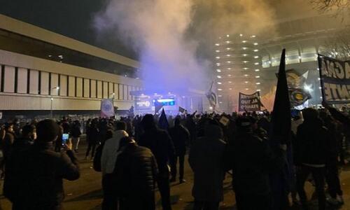 Χαμός έξω από το γήπεδο με 2000 οπαδούς (video) thumb